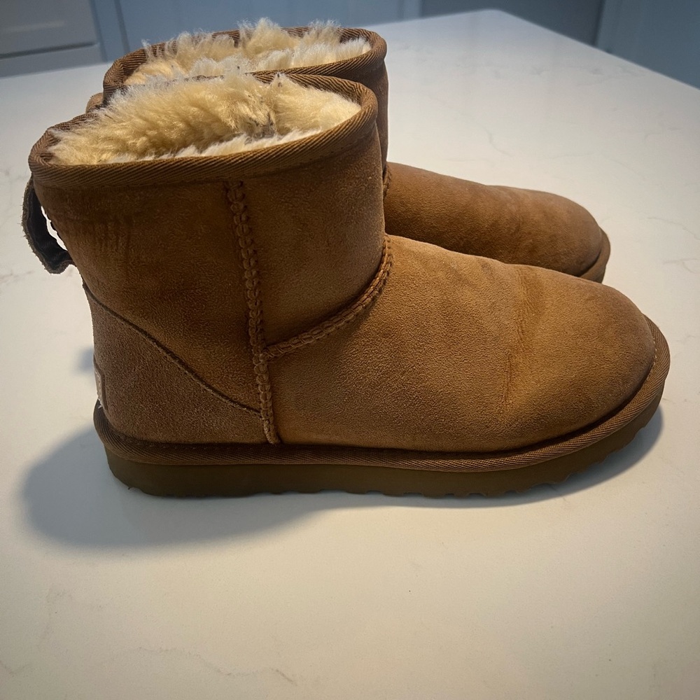 Women’s UGG boots size 7 Chestnut